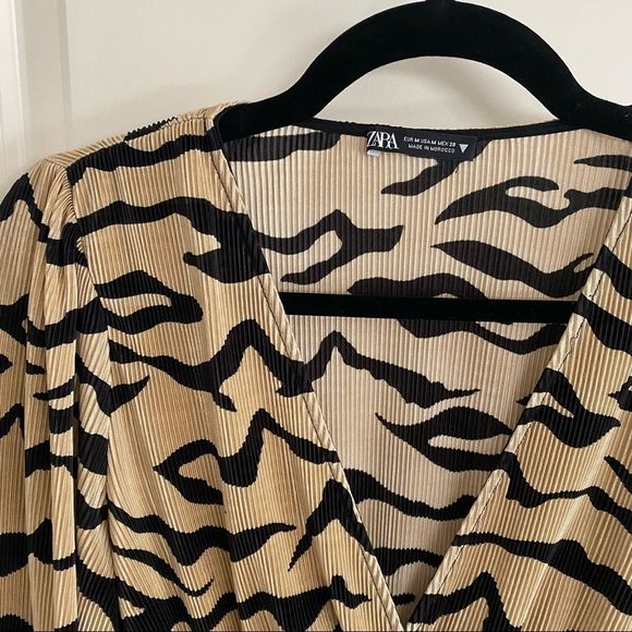 Zara Neutral Zebra Tiger Animal Print Pattern Pleated Panel Dress Size Medium - Picture 2 of 7